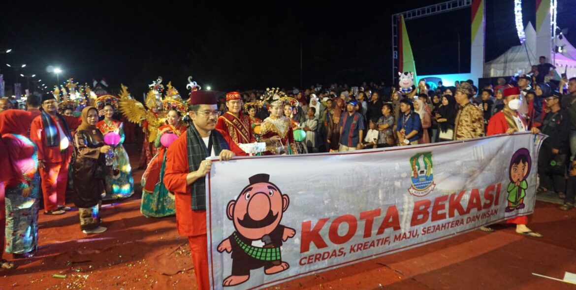 PLT WALI KOTA BEKASI MENGIKUTI PAWAI BUDAYA NUSANTARA APEKSI XV KOTA PADANG