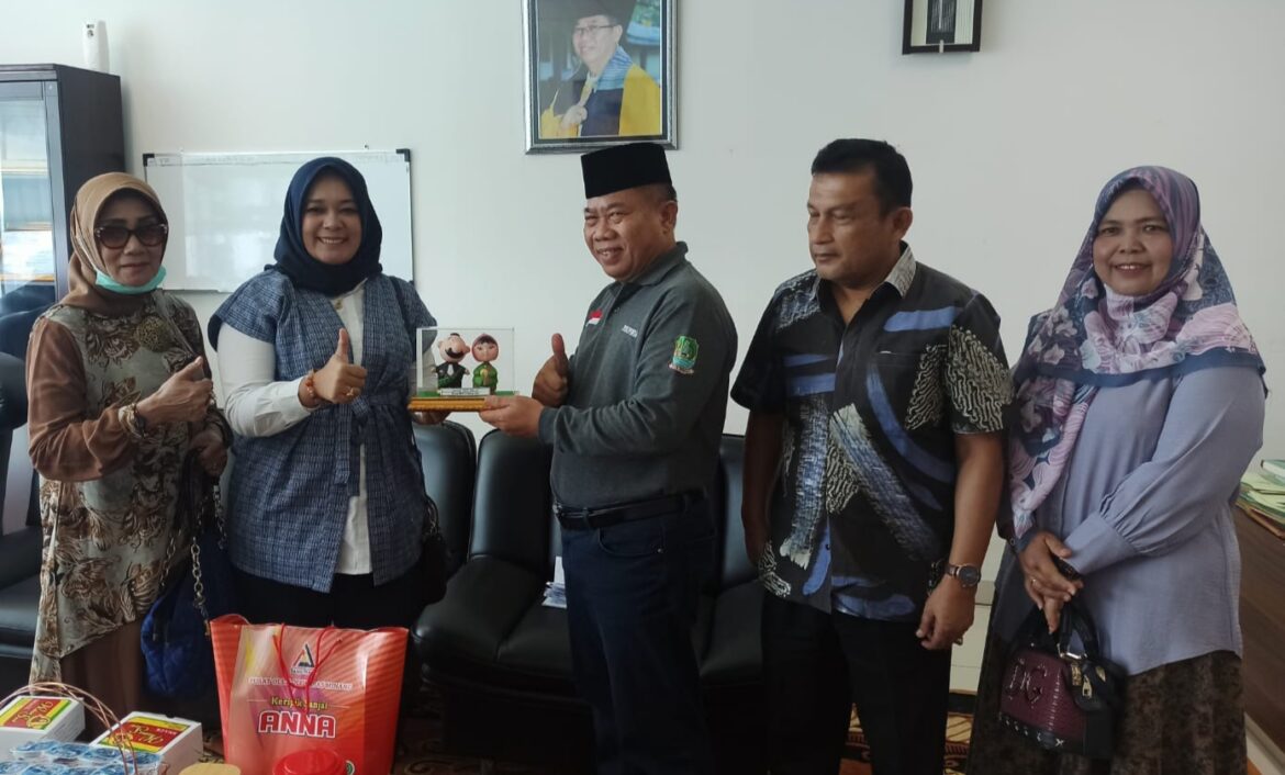 KADISKOP UKM KOTA BEKASI AUDIENSI DENGAN DPRD KOTA PAYAKUMBUH