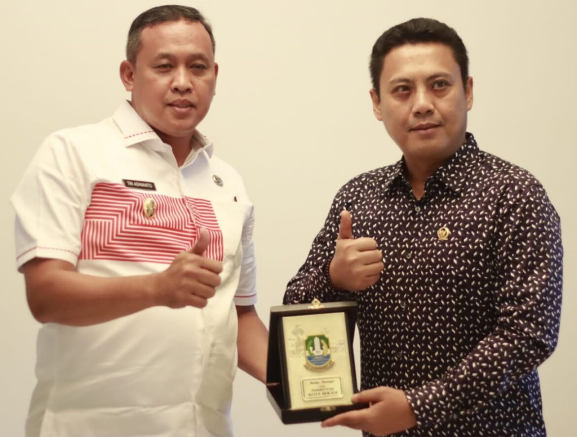PLT. WALI KOTA BEKASI TRI ADHIANTO SAMBUT KUNKER KOMISI V DPR RI