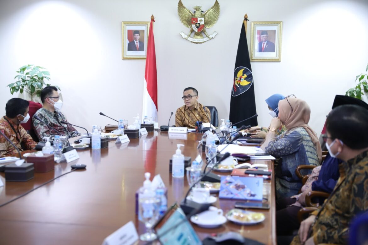 Hari Pertama Kerja, Menteri Anas Minta Jajarannya Berpikir Out of the Box