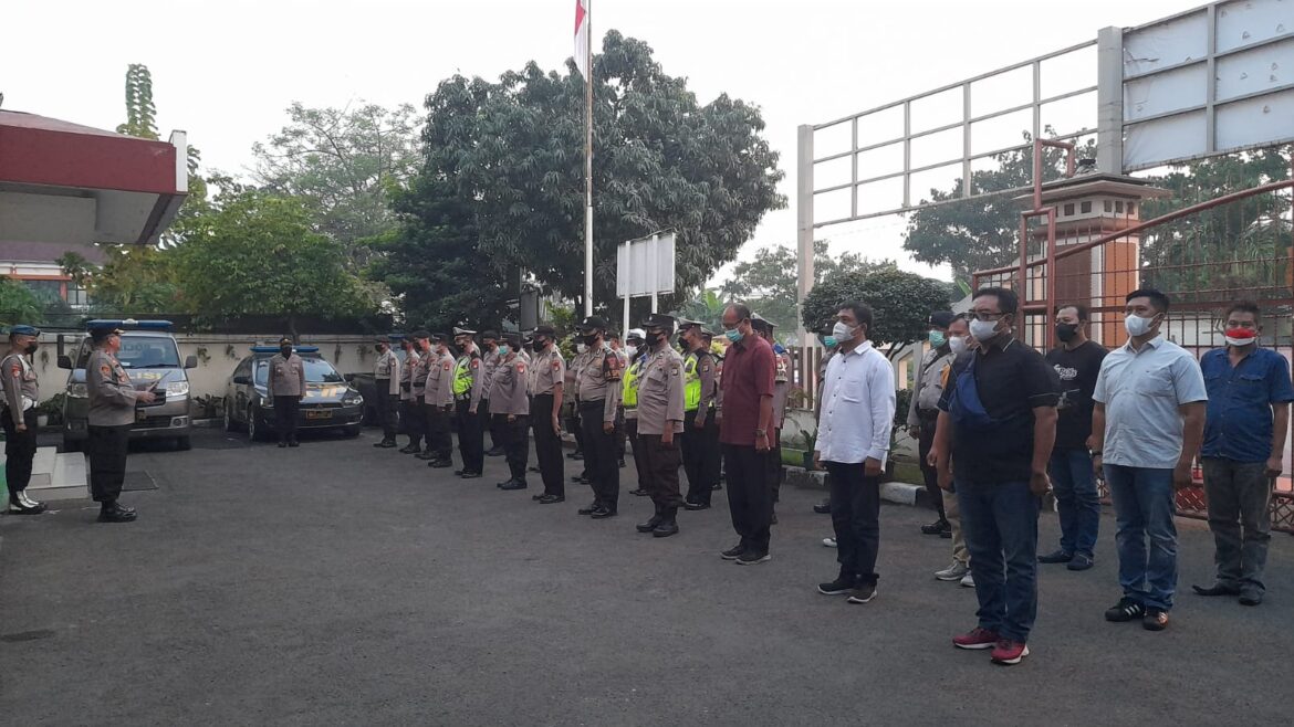 Kapolres Pimpin Apel Gabungan Pengamanan Aksi Unjuk Rasa Serikat Buruh Penolakan Kenaikan BBM di Bekasi Kota