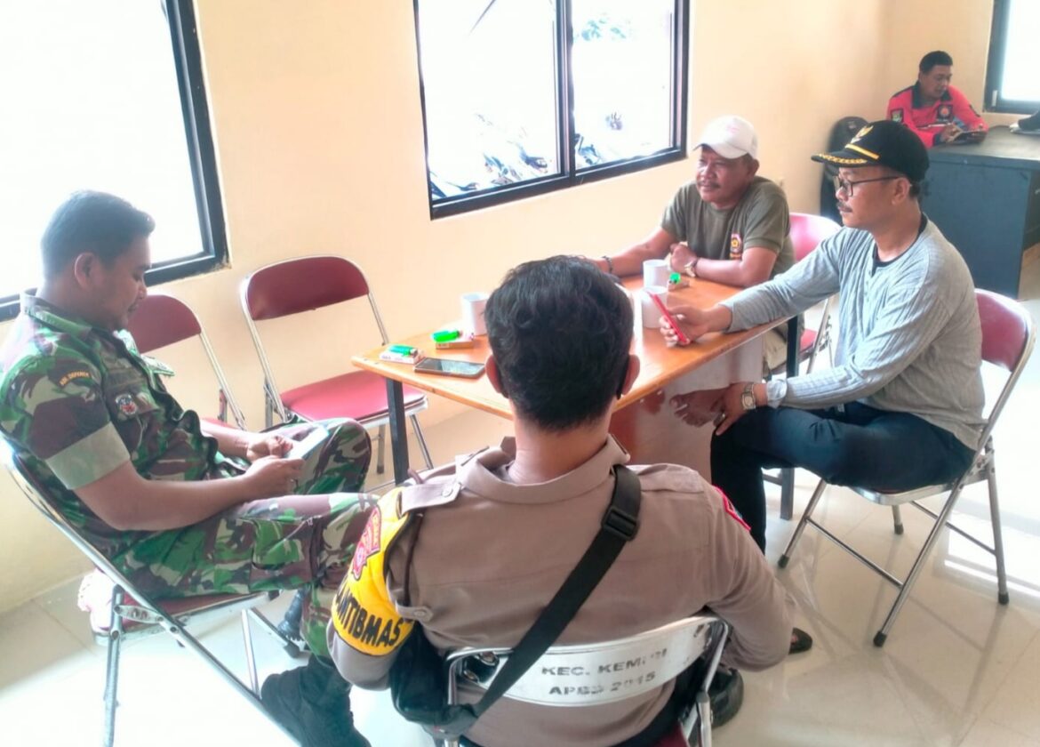 Polsek Mauk Polresta Tangerang Melaksanakan Program Commender Wish Kapolda Banten, Guyub TNI-Polri