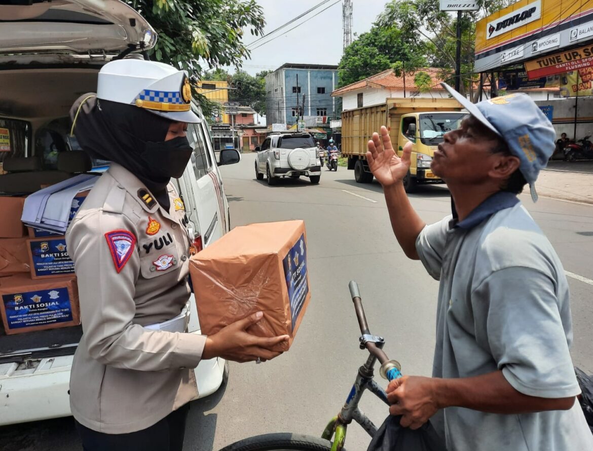 Jelang Hari Lalu Lintas ke-67, Ditlantas Polda Banten Laksanakan Baksos