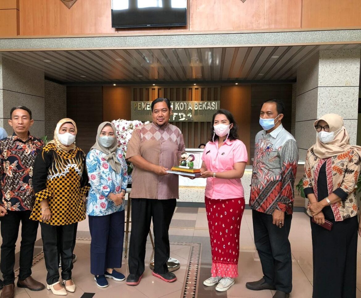 Peringati HARI TANI NASIONAL PPWI Beri bantuan kepada kelompok Tani.