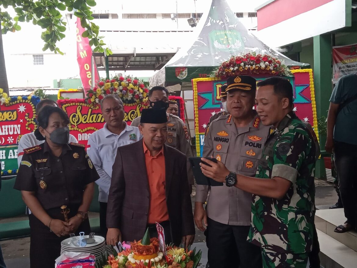 Kapolres Metro Bekasi Kota dan Forkopimda Kota Bekasi Beri Suprise kepada Dandim 0507/Bekasi di Hari HUT TNI ke -77