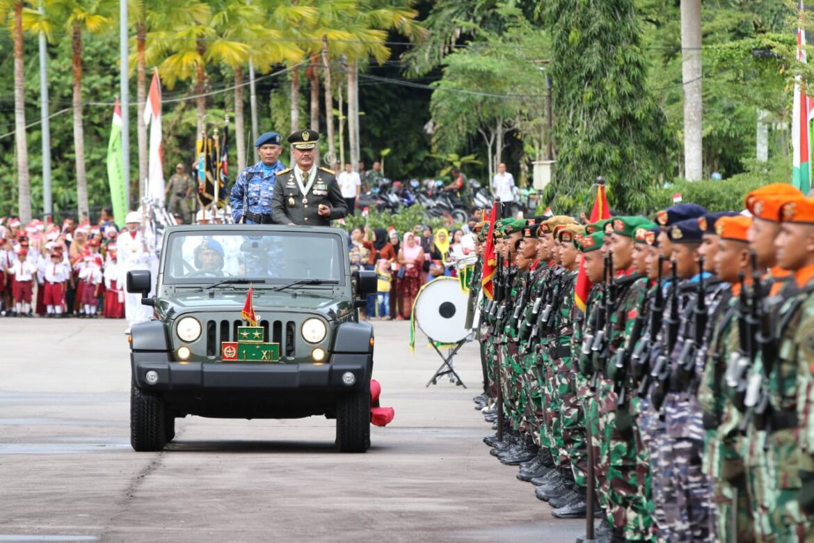 Pangdam XII/Tpr Pimpin Upacara Parade,Serta Berangkatkan Bansos Dan Acara Syukuran HUT TNI Ke-77