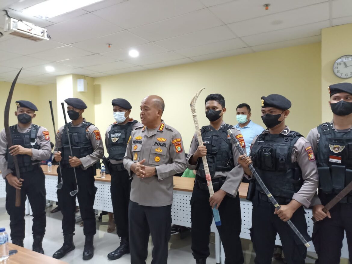 POLRES METRO BEKASI KOTA MENGAMANKAN  6 PELAJAR. DI DUGA PELAKU TAWURAN.