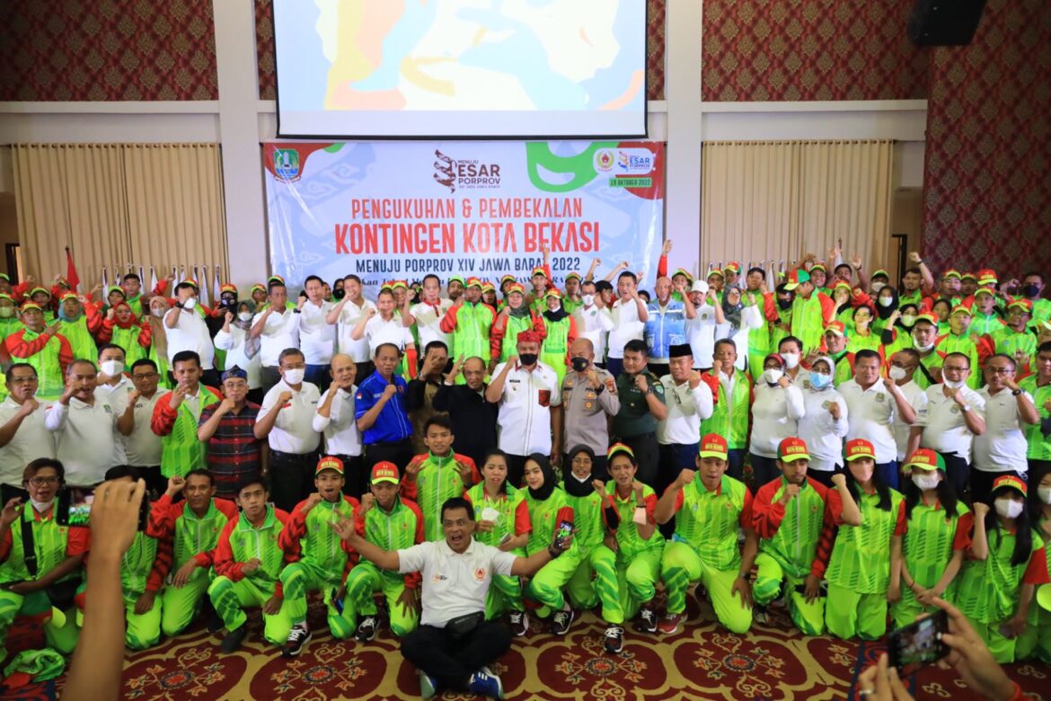 PLT WALI KOTA BEKASI KUKUHKAN PARA ATLET YANG AKAN BERTANDING PORDA PROVINSI