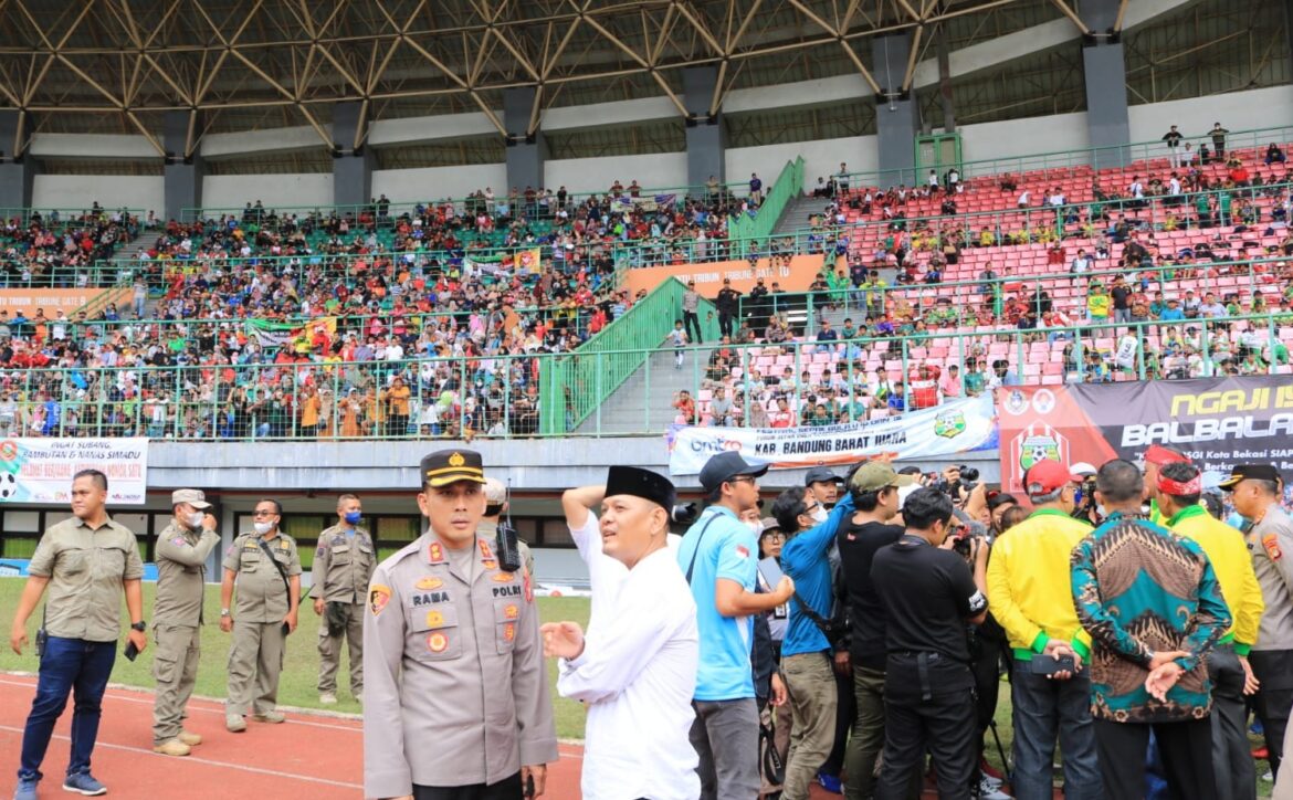 Kapolres dan Plt Wali Kota monitoring pengamanan Festival Sepakbola Piala Kemenpora FORSGI I