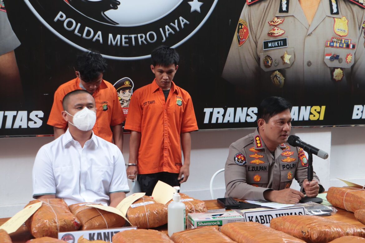 Ditresnarkoba Polda Metro Jaya, berhasil menangkap kurir narkoba jenis ganja 112 KG jaringan Sumatera dan Jawa.