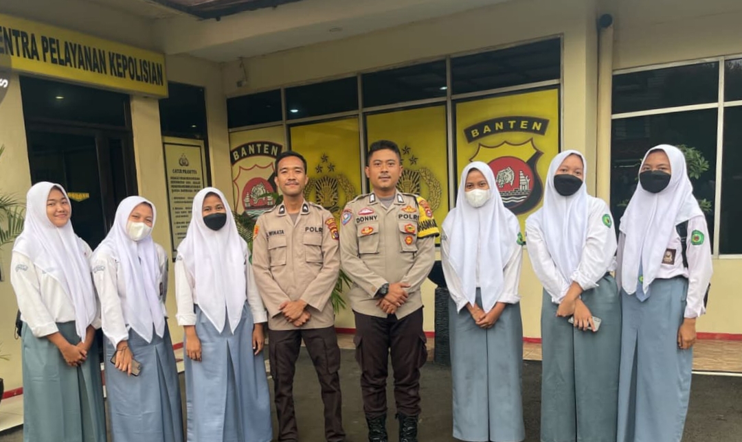 Anggota Polsek Pasar Kemis Polresta Tangerang Berikan Penyuluhan Kepada Siswa Siswi SMKN 2 Kab. Tangerang