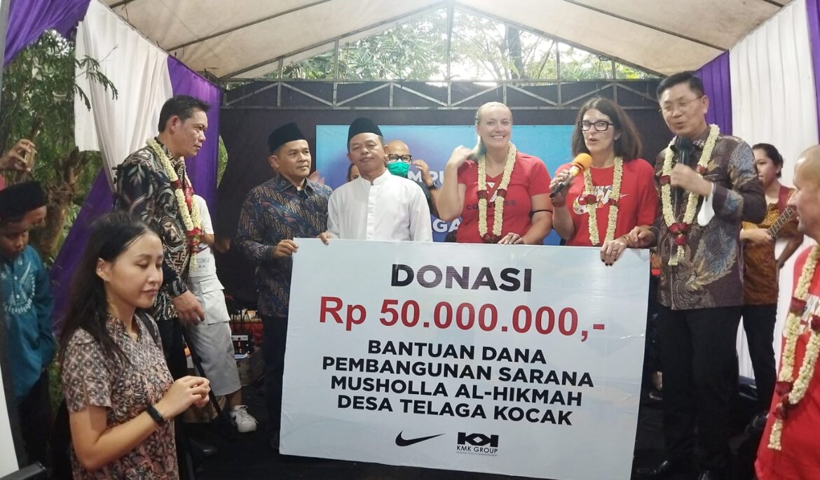 PT KMK Global Sport Kunjungi Kampung Talaga Kocak Berikan Santunan Anak Yatim Dan Duafa.