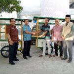 Camat Miftah dan UPZ Mekar Baru, Serahkan Bantuan Gerobak Usaha Dari Baznas Kabupaten Tangerang.