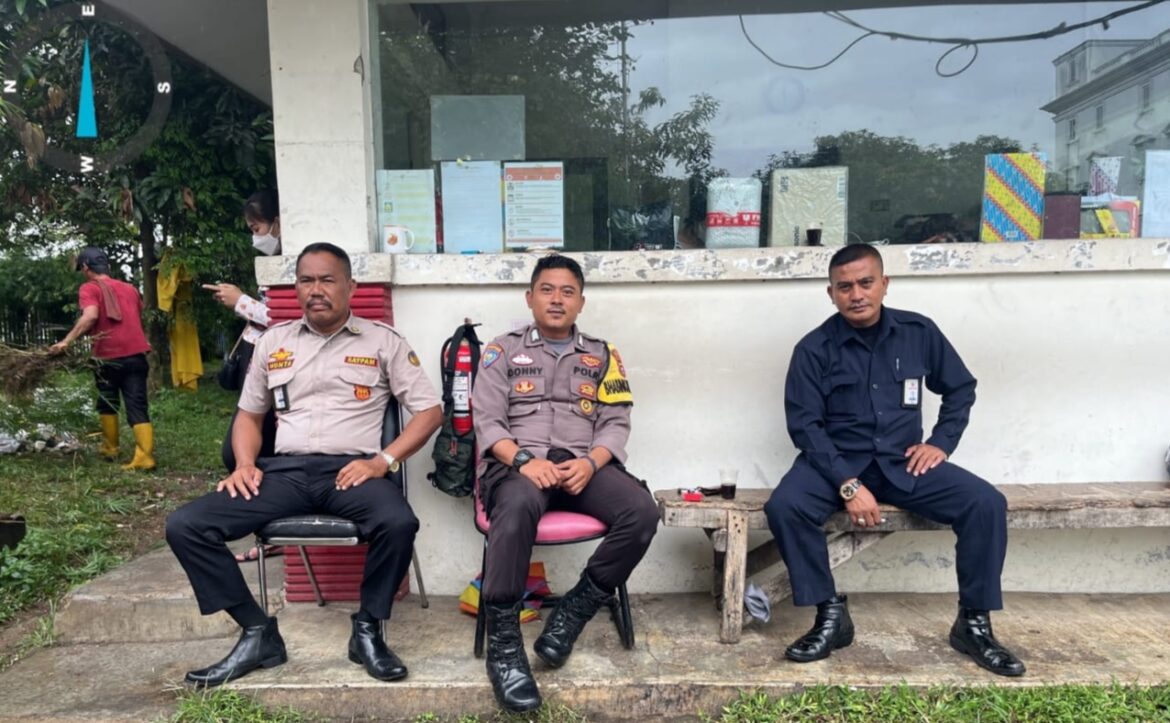 Bhabinkamtibmas Polsek Pasar Kemis Polresta Tangerang Sambangi Pos Satpam Lion Group