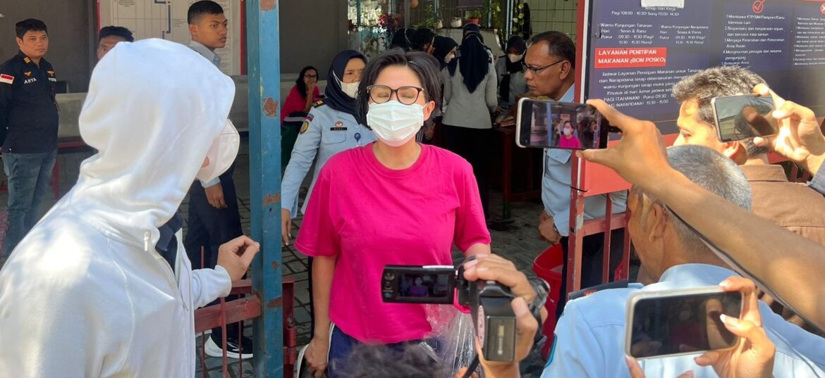 PARA KORBAN NATALIA RUSLI HIMBAU KARUTAN DAN KPR PONDOK BAMBU UNTUK TIDAK JUAL BELI KAMAR DAN BERI FASILITAS VVIP KEPADA NATALIA RUSLI PENGACARA BODONG.