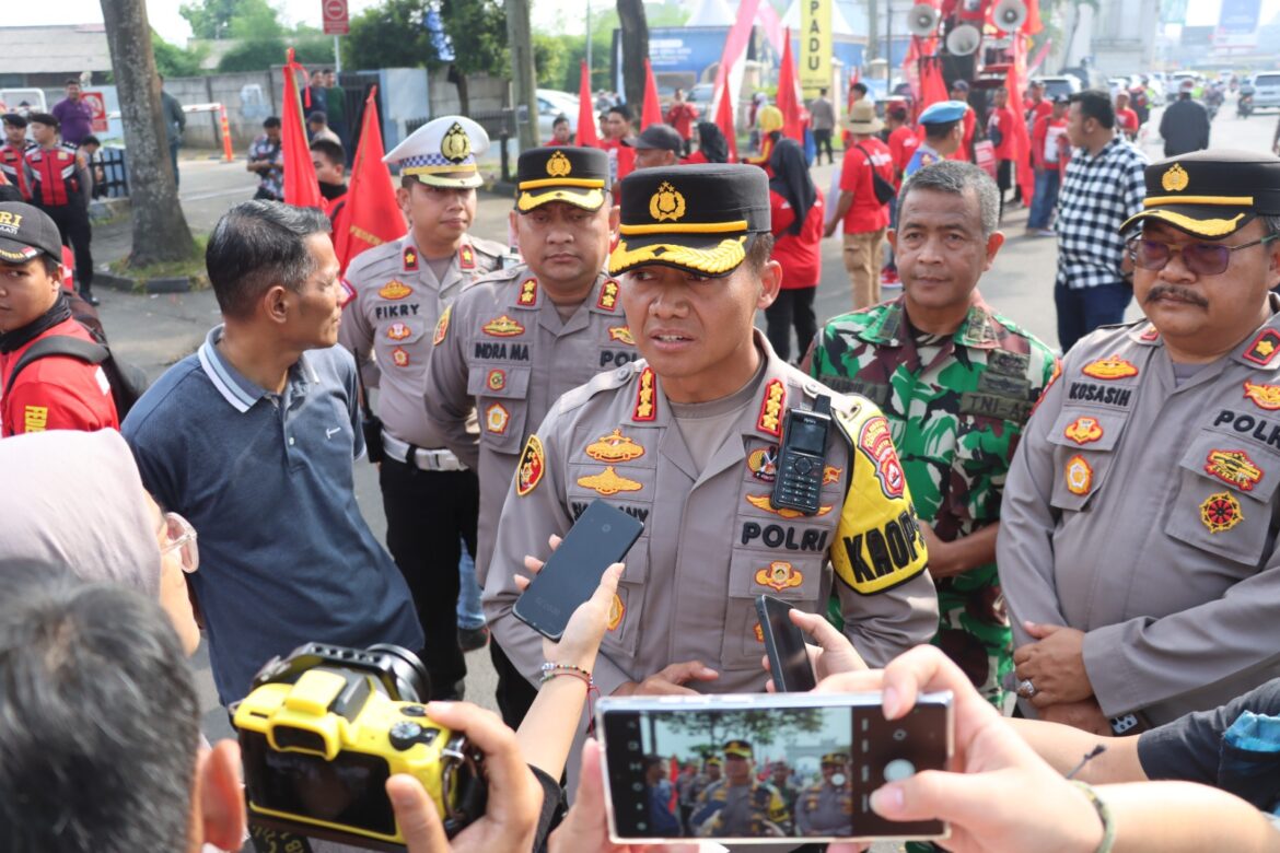 Kawal Keberangkatan Massa Buruh, Polresta Tangerang Terjunkan 300 Personel Gabungan