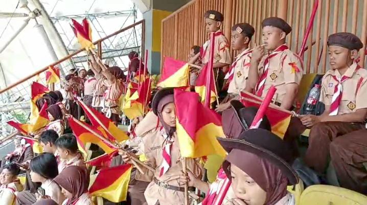 Sebelumnya Sekretaris Daerah (Sekda) Kabupaten Bekasi, Dedy Supriyadi mengukuhkan sangga pengibar bendera tingkat Kabupaten Bekasi.