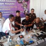 Ricky Tommy Hasiholan Kajari Kabupaten Tangerang Pimpin Pemusnahan Barang Rampasan Negara