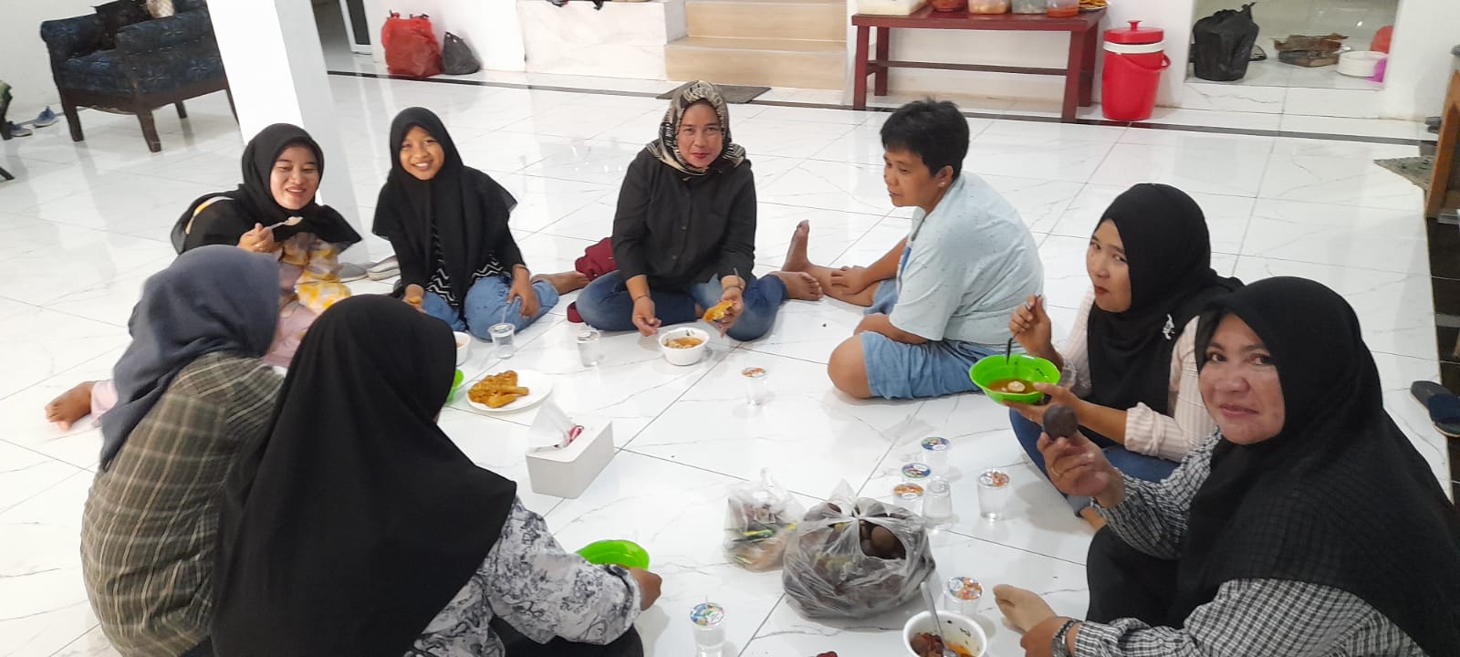 Untuk diketahui Ikatan Keluarga Wartawan Indonesia (IKWI) adalah organisasi yang berlatar belakang sosial kemasyarakatan.
