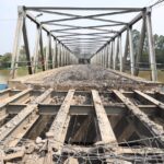 Pengalihan ruad jalan itu, di sebabkan adanya rehab jembatan yang umurnya sudah tua itu. Pengalihan ruad jalan itu, di sebabkan adanya rehab jembatan yang umurnya sudah tua itu.