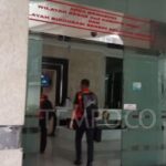 Sempat di lantai dasar para satpam dan pegawai terdiam, karena anggota penyidik Mabes polri trabas pintu masuk kantor ESDM.