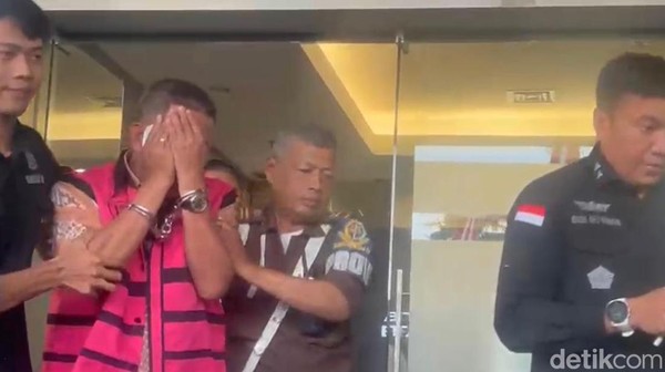 Tersangka dinas esdm di tangkap oleh kejagung.