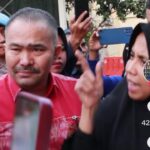 Ibu-ibu ini tampaknya, muka merah dan murka pada mafia tanah.