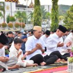 Tahun 1446 hidjrah 10 dzulhijjah ini menerima tamu warga palu shalat bersama ribuan di halaman Polda.