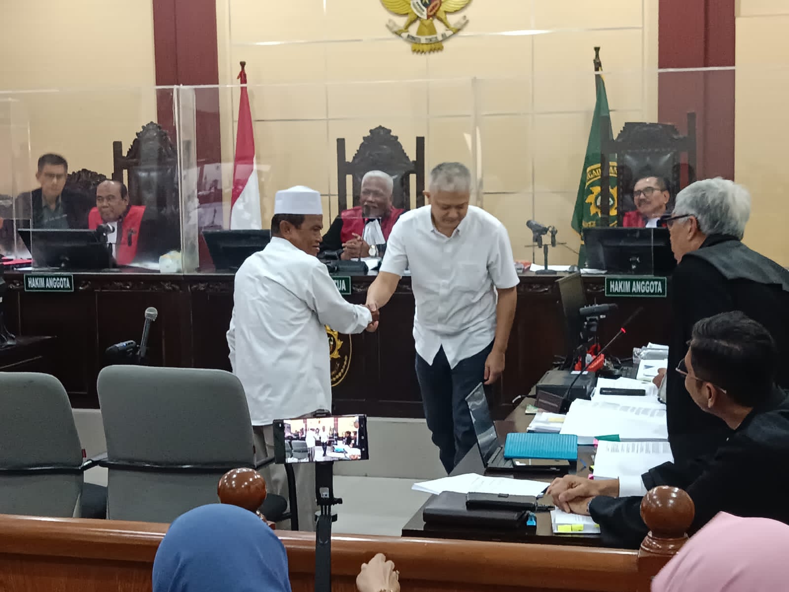 Diduga Ajb yang di kasih jaminan utang piutang, Blum di bayar karna belum punya uang.