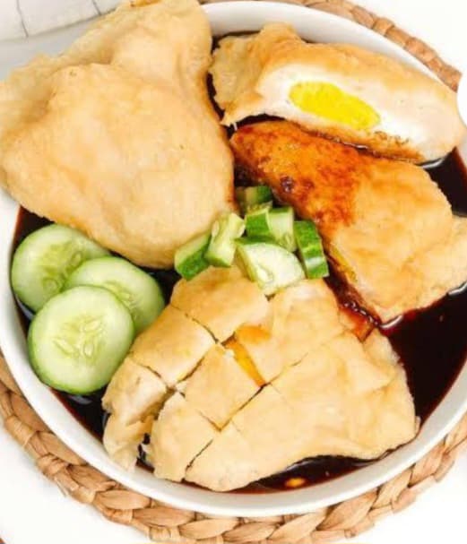 Pempek kapal selam kuliner terenak juga dan makan kas palembang.