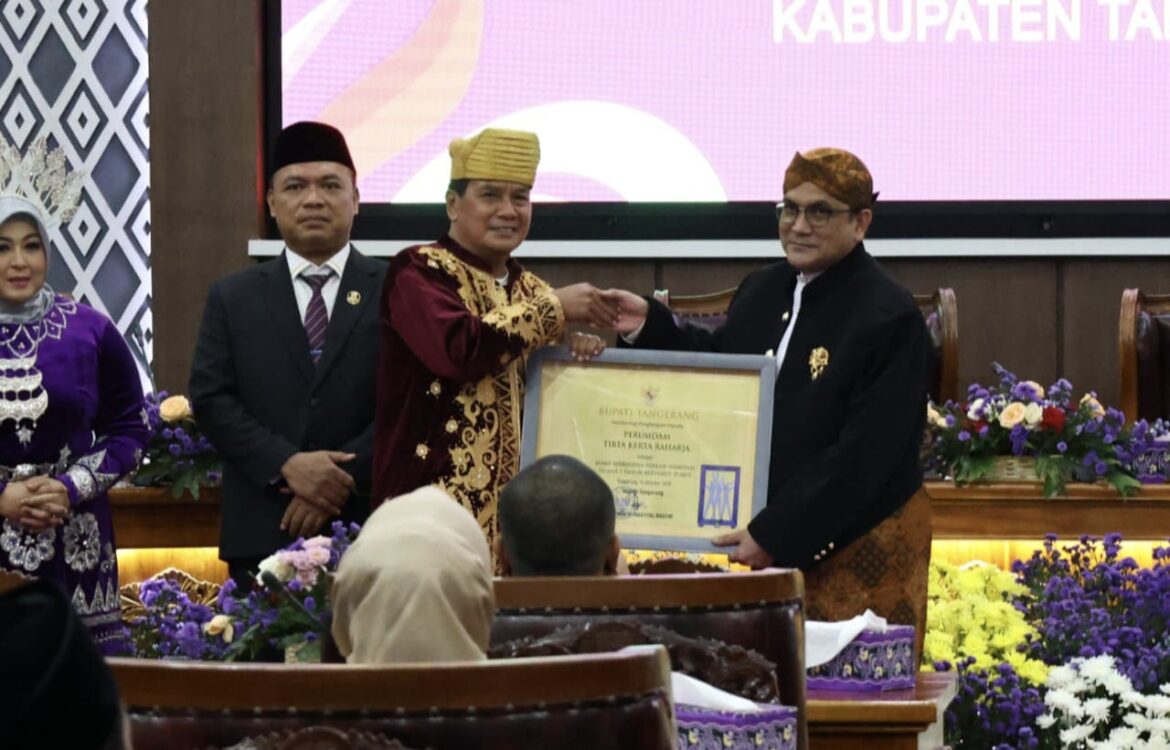 PERUMDAM TKR Terima Penghargaan Bergengsi Dari Bupati Tangerang Di Hari Jadi Kabupaten Tangerang.