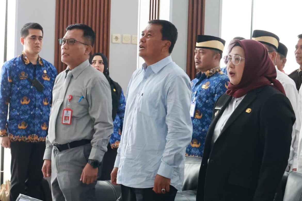 Dalam rangka memperingati Hari Pahlawan, Bupati Tangerang Moch. Maesyal Rasyid secara resmi meluncurkan Perluasan Pelayanan Administrasi.