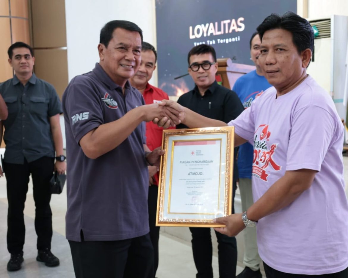 Bupati Tangerang Donorkan darahnya ke PMI